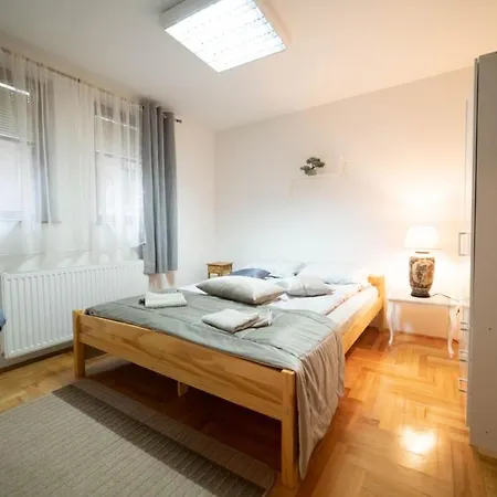 Yellow House Lägenhet *