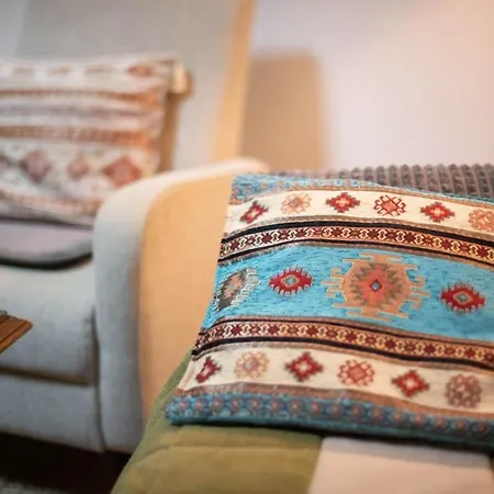 Yellow House Апартаменты *