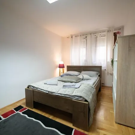 Yellow House Lägenhet